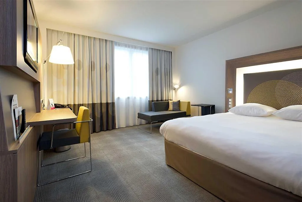 Novotel Brussels City Centre 4*,
